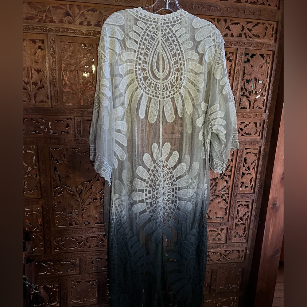 Lace Kimono - Picture 2 of 4